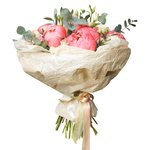 Букет в французском стиле с коралловыми пионами в Санкт-Петербурге - Фотография 2