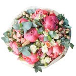 Букет в французском стиле с коралловыми пионами в Санкт-Петербурге - Фотография 5