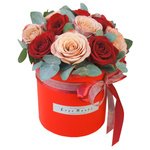 Розы Капучино, красные розы и эвкалипт в шляпной коробке в Санкт-Петербурге - Фотография 1