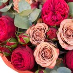 Пионовидные розы Рэд пиано и розы Капучино в стильной упаковке Пионовидные розы Рэд пиано и розы Капучино в стильной упаковке - Фотография 5