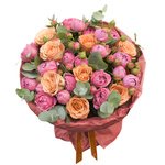 Пионовидные розы Мисти Бабблз и розы Капучино и эвкалиптом в упаковке в Санкт-Петербурге - Фотография 1