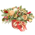 Подарочная композиция на праздник с лотосом, шишками и живыми цветами: розами Капучино и ягодками гиперикума в Санкт-Петербурге - Фотография 1