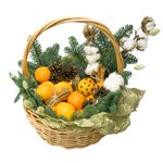 Купить новогоднюю подарочную корзинку с мандаринами, еловыми ветками, хлопком, шишками, корицей и гирляндой в Санкт-Петербурге - Фотография 1 Купить новогоднюю подарочную корзинку с мандаринами, еловыми ветками, хлопком, шишками, корицей и гирляндой в Санкт-Петербурге - Фотография 1
