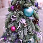 Новогодняя ёлочка из живых веток с игрушками на стол с доставкой в Санкт-Петербурге - Фотография 3