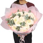 Ранункулюсы Клуни Ханой с эвкалиптом в упаковке в Санкт-Петербурге - Фотография 5