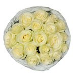 15 белых роз в дизайнерской упаковке с конфетами Рафаэлло в Санкт-Петербурге - Фотография 4