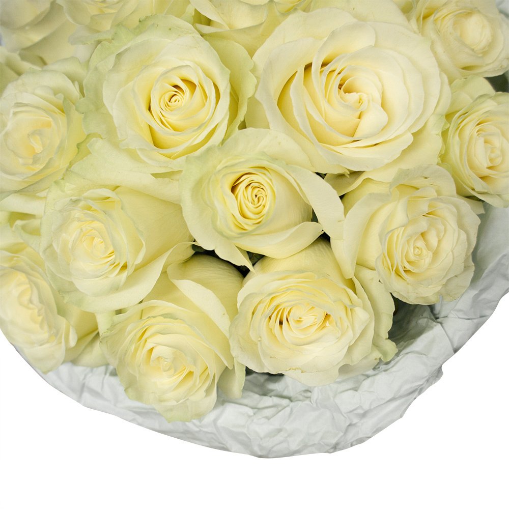 Для самой смелой: белые розы с коробкой конфет Рафаэлло