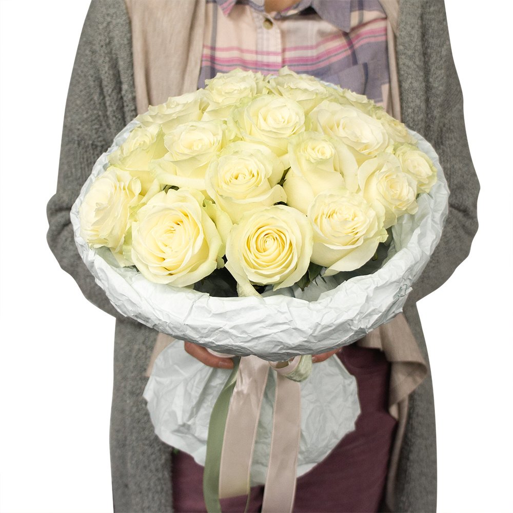 Для самой смелой: белые розы с коробкой конфет Рафаэлло