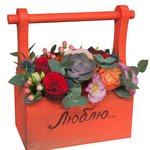 Композиция в деревянном ящике с надписью в Санкт-Петербурге - Фотография 2