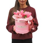 Розовые тюльпаны и гиацинты в шляпной коробке в Санкт-Петербурге - Фотография 1