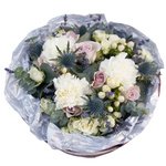 Букет из розы Морнинг Дью, гвоздик, лаванды, ягодок гиперикума и эрингиума в стильной упаковке в Санкт-Петербурге - Фотография 3 Букет из розы Морнинг Дью, гвоздик, лаванды, ягодок гиперикума и эрингиума в стильной упаковке в Санкт-Петербурге - Фотография 3