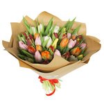 Букет из 51 разноцветного тюльпана с доставкой в Санкт-Петербурге - Фотография 2