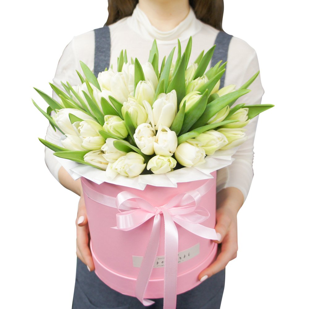 Меган и Гарри: 2 букета белых тюльпанов в шляпных коробках