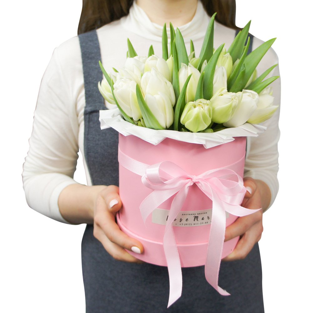 Меган и Гарри: 2 букета белых тюльпанов в шляпных коробках