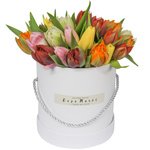 Разноцветные тюльпаны в шляпной коробке в Санкт-Петербурге - Фотография 3