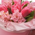 Розовые тюльпаны и гиацинты в шляпной коробке в Санкт-Петербурге - Фотография 4