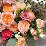 Букет в корейском стиле с пионовидной кустовой розой Джульетта в Санкт-Петербурге - Фотография 3