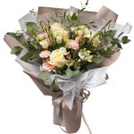 Букет в корейском стиле с розами и лизиантусом в Санкт-Петербурге  - Фотография 1