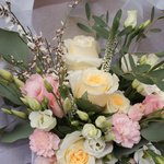 Букет в корейском стиле с розами и лизиантусом в Санкт-Петербурге  - Фотография 4