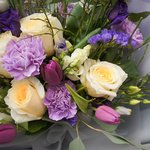 Букет в корейском стиле с розами и тюльпанами в Санкт-Петербурге - Фотография 3