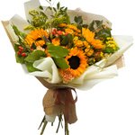 Букет в корейском стиле из подсолнухов, ягодок гиперикума, гвоздики, хризантем и колосков в Санкт-Петербурге - Фотография 1