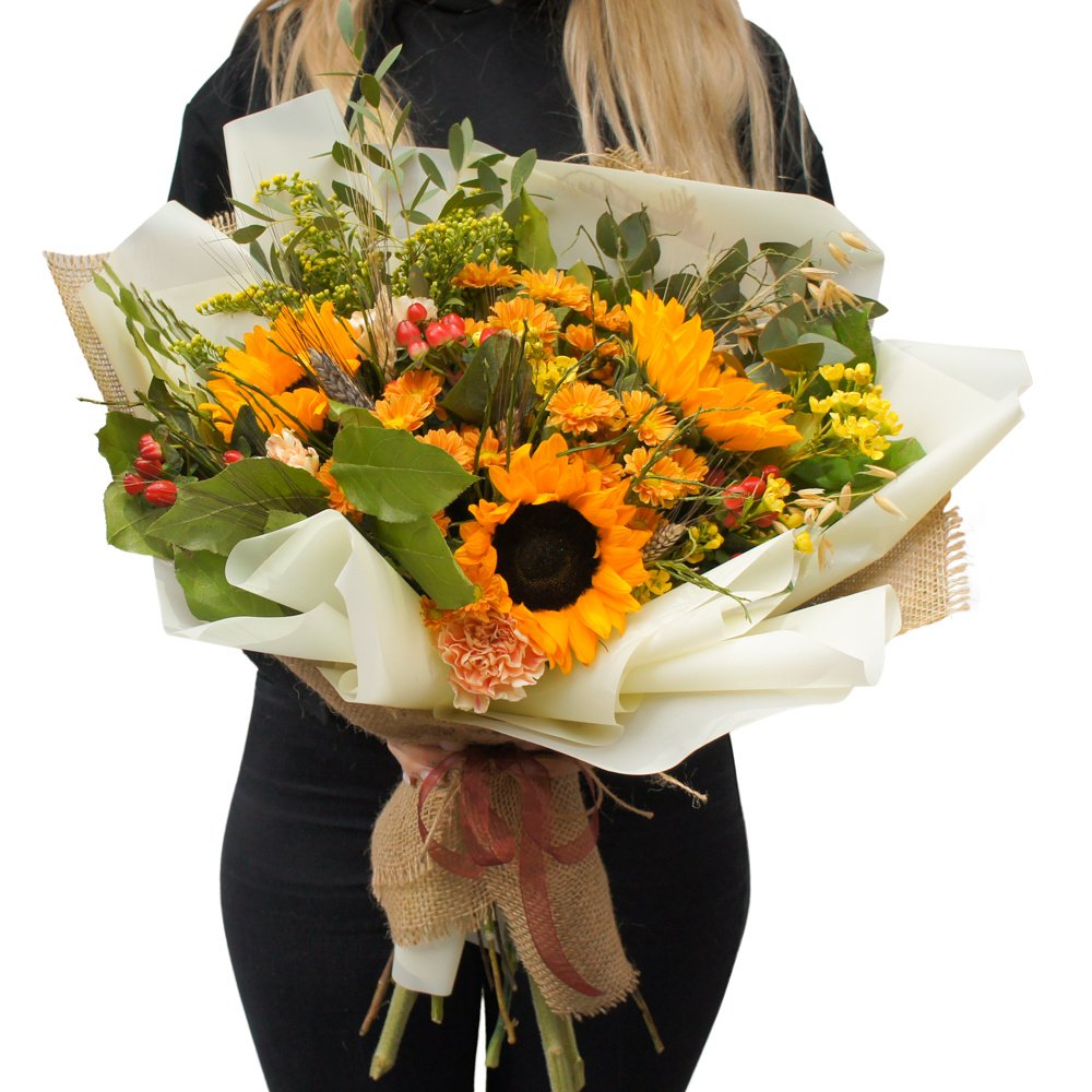 Минху: букет в корейском стиле с подсолнухом, хризантемой и гвоздикой