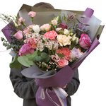 Букет в корейском стиле из фиолетовых роз, гвоздик и лизиантусов в Санкт-Петербурге - Фотография 1