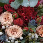 Композиция в корзине ярких глубоких насыщенных оттенков с пионами, суккулентом, и пионовидной розой Рэд Пиано в Санкт-Петербурге - Фотография 5 Композиция в корзине ярких глубоких насыщенных оттенков с пионами, суккулентом, и пионовидной розой Рэд Пиано в Санкт-Петербурге - Фотография 5
