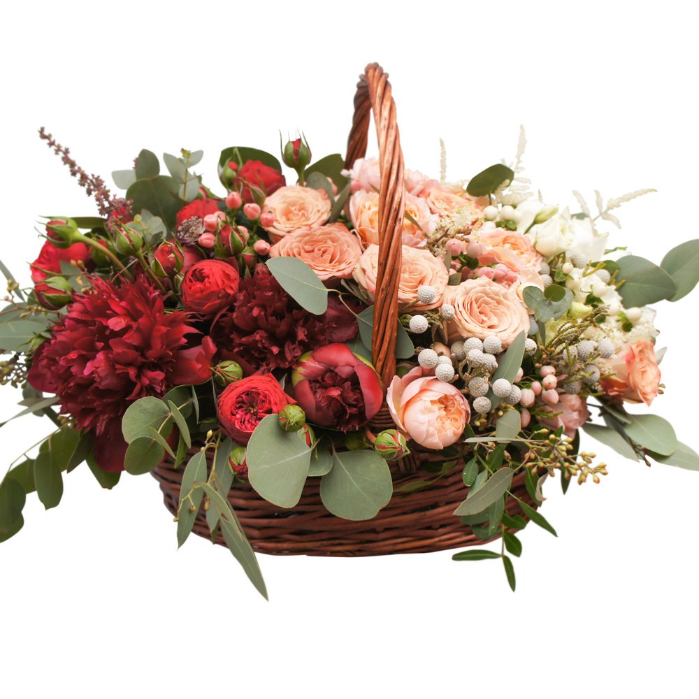 Корзина омбрэ: с пионами и пионовидными розами