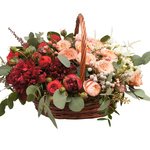 Большая корзинка с пионами и пионовидными розами в стиле омбрэ в Санкт-Петербурге - Фотография 2