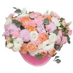 Розовые пионы, кустовая пионовидная роза Джульетта, лизиантус и гвоздика в розовой бархатной шляпной коробке в Санкт-Петербурге - Фотография 2