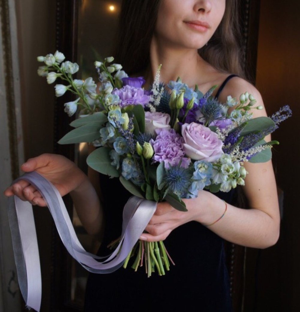 Номер 23: с розами Морнинг Дью, дельфиниумом и лавандой