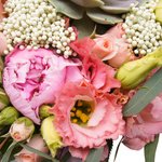 Букет невесты с розовыми пионами, розовой гортензией, лизиантусом и суккулентом в Санкт-Петербурге - Фотография 4