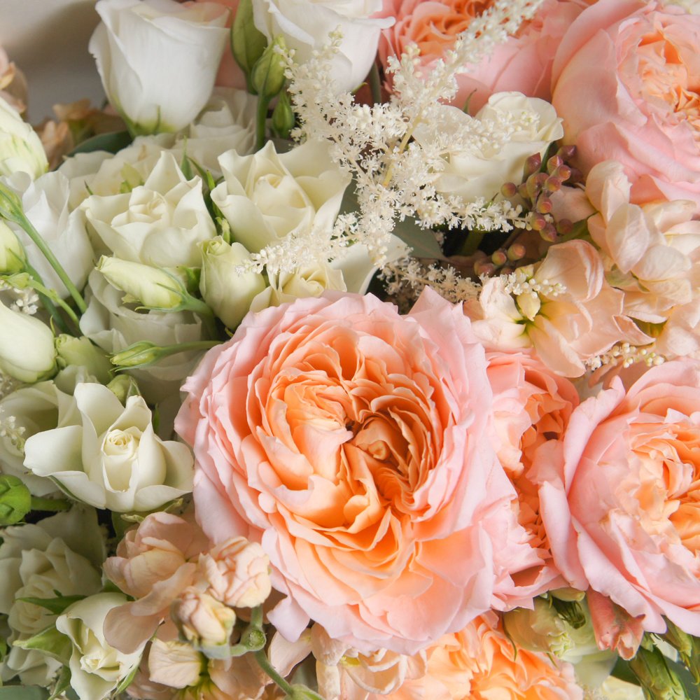 Номер 22: с пионовидной розой и лизиантусом