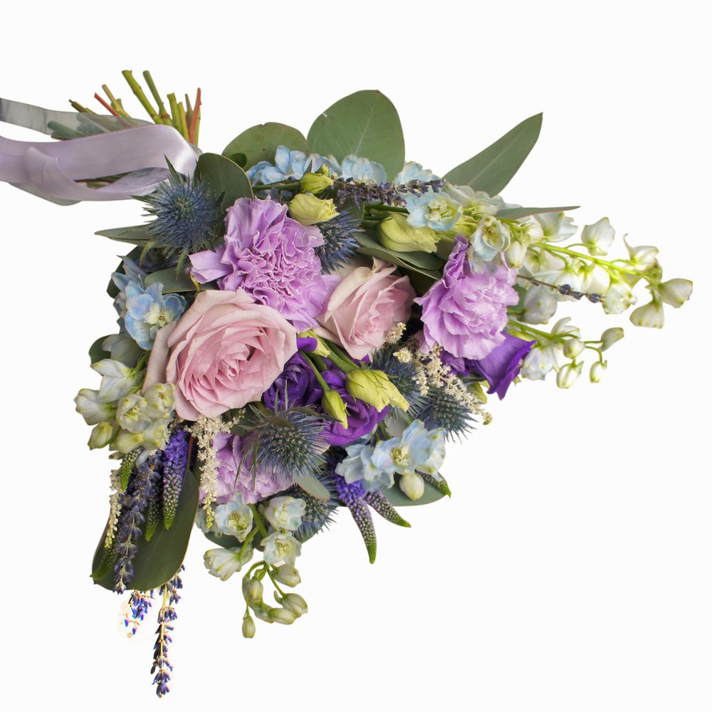 Номер 23: с розами Морнинг Дью, дельфиниумом и лавандой