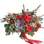 Букет невесты растрёпыш с суккулентом, бордовыми пионами, пионовидными розами Рэд Пиано в Санкт-Петербурге - Фотография 1