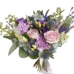 Букет невесты растрёпыш с дельфиниумом, лунными гвоздиками и розами Морнинг Дью в Санкт-Петербурге - Фотография 1