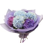 Букет из голубых и фиолетовых гортензий в упаковке в Санкт-Петербурге - Фотография 1
