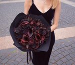 Букет по мотивам картины «Чёрный квадрат» Казимира Малевича в стильной упаковке в Санкт-Петербурге - Фотография 5