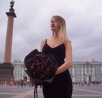 Букет по мотивам картины «Чёрный квадрат» Казимира Малевича в стильной упаковке в Санкт-Петербурге - Фотография 4