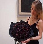 Букет по мотивам картины «Чёрный квадрат» Казимира Малевича в стильной упаковке в Санкт-Петербурге - Фотография 2