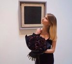 Букет по мотивам картины «Чёрный квадрат» Казимира Малевича в стильной упаковке в Санкт-Петербурге - Фотография 1