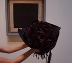 Букет по мотивам картины «Чёрный квадрат» Казимира Малевича в стильной упаковке в Санкт-Петербурге - Фотография 3