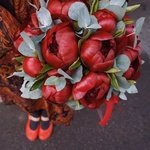 Бордовые пионы в шляпной коробке в Санкт-Петербурге - Фотография 3