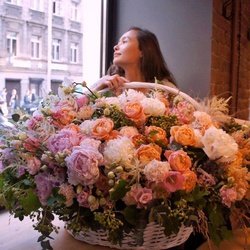 Букет «Самая большая корзина с цветами» Букет «Самая большая корзина с цветами»