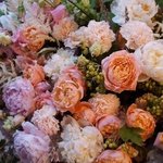 Большая корзина с пионами и пионовидными розами, орхидеями, гвоздиками в Санкт-Петербурге - Фотография 3