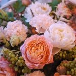 Большая корзина с пионами и пионовидными розами, орхидеями, гвоздиками в Санкт-Петербурге - Фотография 4