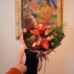 Букет по мотивам картины «Женщина, держащая плод» Поля Гогена в стильной упаковке в Санкт-Петербурге - Фотография 5