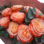 Букет 9 роз Кахала и эвкалипт в корейской упаковке в Санкт-Петербурге - Фотография 4