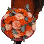 Букет пионовидные розы Кахала, кустовые оранжевые розы в Санкт-Петербурге - Фотография 2